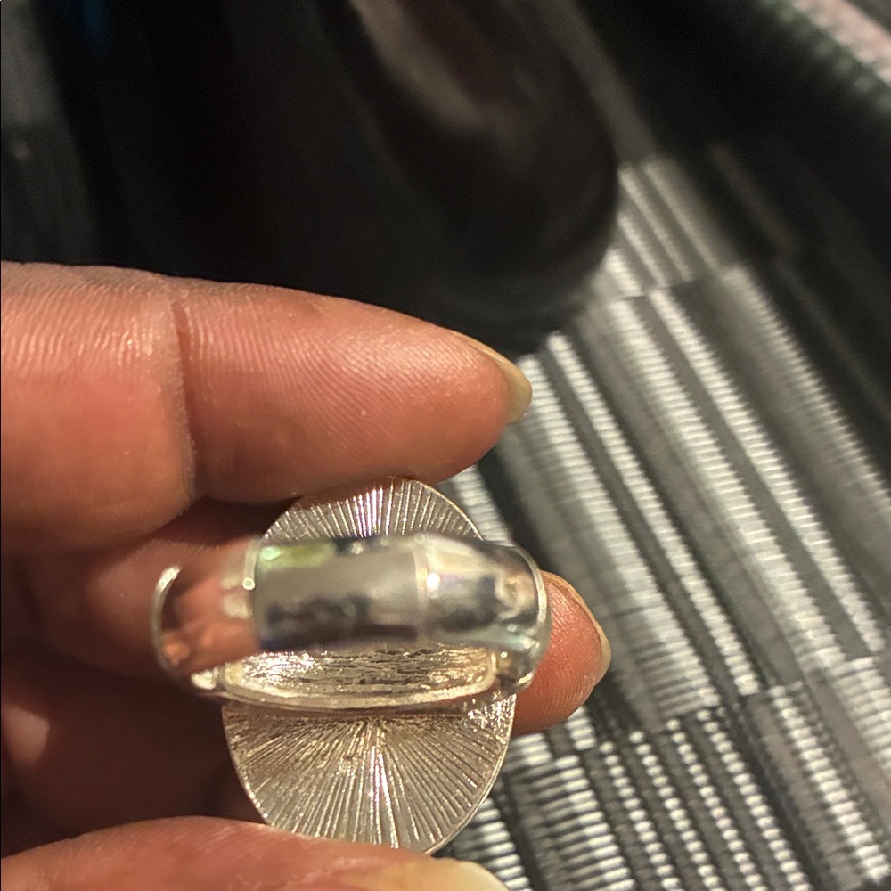 Silver and Cream Oval Ring - Picture 2 of 3